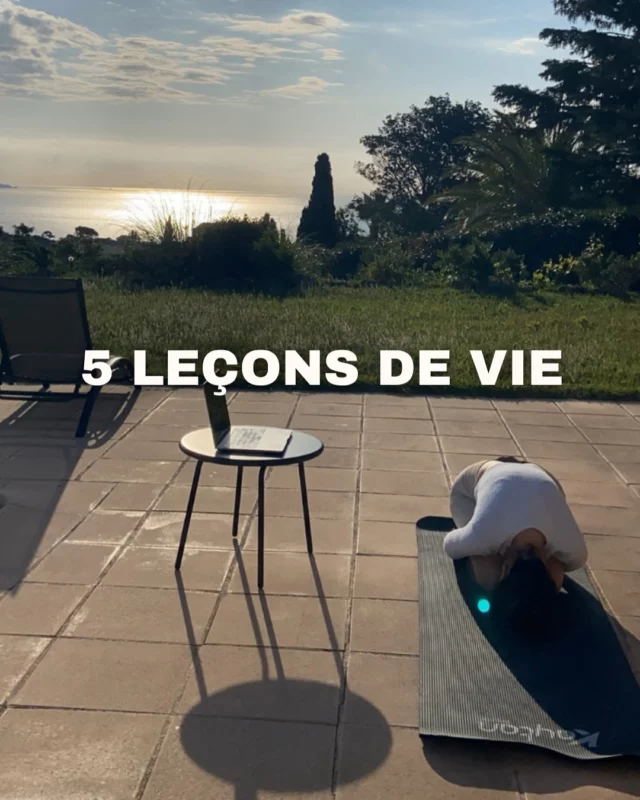 La 4ᵉ est souvent difficile à appliquer, mais si tu l’intègres à ton mode de fonctionnement, tu seras bluffée par sa puissance, tu goûteras alors à la facilité et à la fluidité dans tes actions. 

J’aurais pu en mettre d’autres… C’est d’ailleurs pour ça qu’il y en a 7, et non 5 comme annoncé !

Et toi, quelles leçons de vie te font avancer chaque jour ?