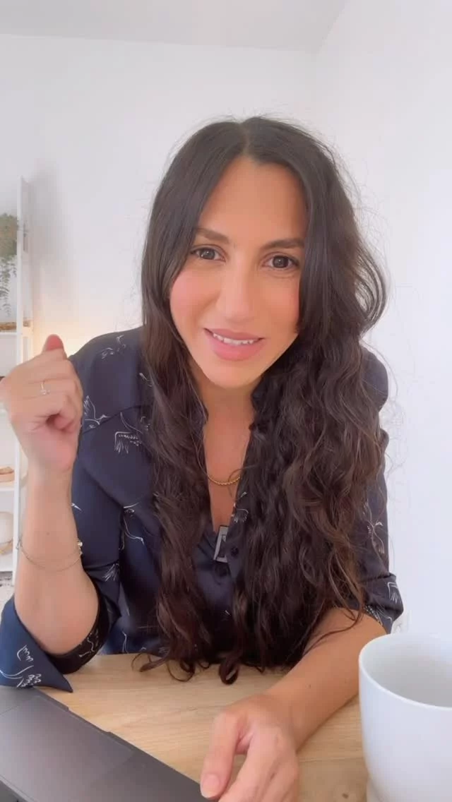 Voici la marche à suivre, étape par étape pour briser les schémas toxiques 👇🏼
* Note dans ton journal tes 3 principaux déclencheurs émotionnels récurrents
* Identifie les causes profondes liées à l’enfance ou au passé derrière chaque schéma
* Demande-toi à chaise fois : « Qu’est-ce qui m’a déclenchée aujourd’hui ? »
* Pratique quotidienne du Ho’oponopono, du silence ou de la méditation 
* Suivi de tes automatisme avec un tracker sur 30 jours
* Réflexion hebdomadaire : « par quoi je peux remplacer ce schéma, pour m’en libérer ? » « Qu’est-ce que je choisie de nourrir en moi ? » 

Si tu veux te laisser guider et aller plus loin dans ce processus de transformation, commente « SCA » ou retrouve le lien en bio et découvre l’app Selfcare et notamment le protocole de visualisation qui va t’accompagner tout ton été pour débloquer ta situation et obtenir ce que tu souhaites dès la rentrée !